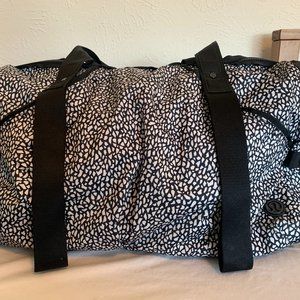 Lululemon Weekend Warrior Duffle Bag Yoga